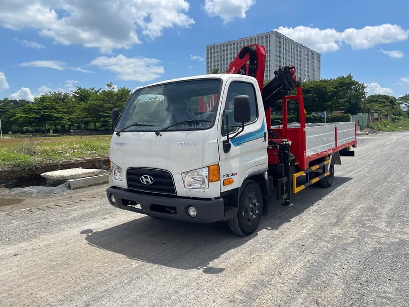 Xe tải Hyundai Mighty W750L 4x2 gắn cẩu gập Palfinger SPK8500B (3,3 tấn)